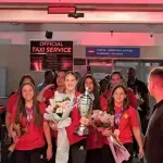 (FOTO/VIDEO) Navijači dočekali „lavice“ uz pjesmu, baklje i vatromet