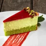 Čizkejk sa pistaćima i malinama