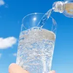 Pijete kiselu vodu svakog dana? Evo kakav uticaj ima na bubrege i kosti