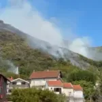 U Mjesnoj zajednici Bijela objekti i ljudi nisu ugroženi, požar se proširio do naselja Zelenika