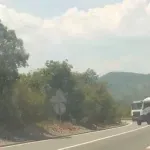 Na putu Podgorica - Cetinje, kamioni "pretrčavaju" na punu liniju