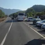 Vozači turističkih autobusa upozoravaju na crne tačke duž Primorja: Parking aerodroma u Tivtu zastiđe države