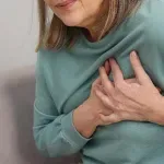 Osam suptilnih znakova srčanog udara kod žena koje kardiolozi žele da znate