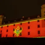 (VIDEO) Bratislavski dvorac u bojama crnogorske zastave