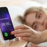 Zašto se budimo samo trenutak prije nego što zazvoni alarm?