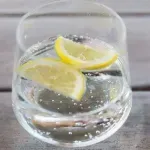 Zašto je mineralna voda bolja alternativa od gaziranih pića za zdravlje vaših zuba