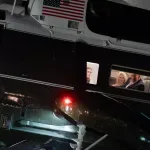 (VIDEO) Tramp novinarima u avionu pustio svoju plejlistu: Od Doli Parton do Pavarotija