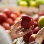 Gastroenterolog objasnio šta treba da znate prije nego što pojedete jabuku iz prodavnice