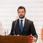 Papi na poklon reprodukcija konkordata iz 1886, filigran iz Boke i reket sa motivima Crne Gore