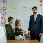 (FOTO) Milatović u posjeti školama u Plavu: Znanje i rad moraju biti mjerilo uspjeha