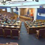 Skupština usvojila niz zakona bez prisustva opozicije, Mandić obećao da će uvrstiti prijedlog Demokrata u dnevni red