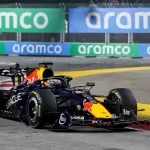 Ferstapen iskoristio Raselov udes i slavio u haotičnom sprintu u Singapuru