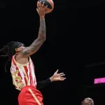 Džons uz zvuk sirene srušio Asvel