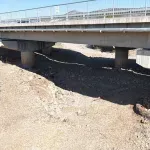 (VIDEO) U čišćenju Sitnice ima propusta: Kod Komanskog mosta ostali nasipi uz korito