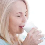 Najbolji napitak posle večere za ublažavanje simptoma menopauze, prema dijetetičarima