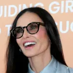 (FOTO) Demi Mur u običnoj majici i bez šminke