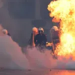 (VIDEO/FOTO) Haos u Albaniji: Demonstranti zapalili ministarstva i policijsku stanicu