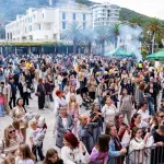 (FOTO) Najljepša razglednica iz Budve: Mnogobrojni turisti i mještani uživali u 59. Danu širuna