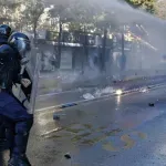 (VIDEO) Bačen Molotovljev koktel na kancelariju Edija Rame