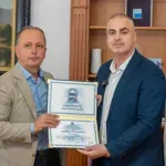 Nikoli Gegaju u Skadru uručena povelja zahvalnosti: Dobro ne poznaje granice