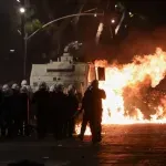 (VIDEO) Protesti u Albaniji: Novi okršaji policije i demonstranata u Tirani; Rama ponovo nudio "stolice"