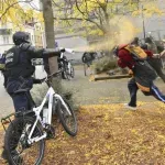 (VIDEO) Novi sukobi policije i demontranata u Belgiji: Suzavac i biber-sprej na ulicama Brisela