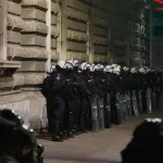 Policija skinula opremu za razbijanje demonstracija, građani preuzeli Pionirski park