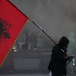 (VIDEO)Demonstranti ponovo krenuli ka zgradi vlade: „Rama, podnesi ostavku“