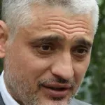 Izvršitelj došao da popiše imovinu u stanu u kom stanuje Čedomir Jovanović, intervenisala i policija