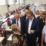 Još jedno predizborno obećanje: Vučić najavio pola milijarde evra za Jumko i Simpo