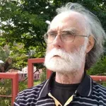 Vučić između zarđalih kašika i Crvenog slova: Ko je Slavoljub Blagojević, performer iz Niša?