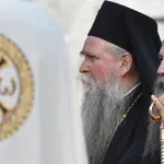 Novosadski studenti se izvinili mitropolitu Joanikiju zbog negodovanja okupljenih ispred SNP