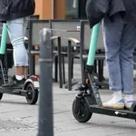 Vlada usvojila novu uredbu o registraciji električnih trotineta: Ko sme i kuda da ih vozi?