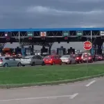 AMSS: Na Batrovcima putnici čekaju četiri sata