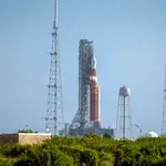 NASA premestila raketu Artemis II sa lansirne rampe u hangar radi dodatnih popravki