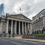 Britanska centralna banka ponovo zadržala kamatnu stopu na nivou od 3,75 odsto