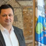 U Zemunu ponovo SNS štandovi, predsednik opštine vređao TV N1