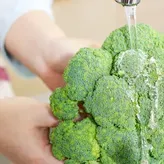 Verovatno ste ga čistili naopako: Kako se u stvari pere brokoli?