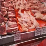 Svinjari zabrinuti: Da li se svinjsko meso iz uvoza odmrzava i šalje u prodaju kao sveže meso?