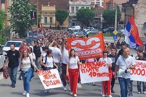Radnici fabrike „Falc East“ krenuli u protestnu šetnju Knjaževcom