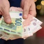 SRCE: Novac iz akcijskih fondova potiče od rasprodate državne imovine, nije Vučićev poklon građanima