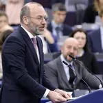 Večere i „flertovanje“: Dve najveće partije u EP imaju novu taktiku da spasu koaliciju