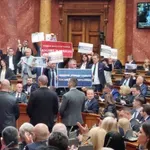 Razlike i sličnosti između mađarske i srpske opozicije: Ko ne pređe cenzus vraća novac za kampanju