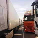 Kamioni na prelazima čekaju do četiri sata, kiša usporava saobraćaj širom zemlje