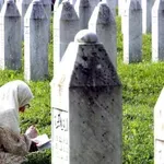 Zašto studenti u pobuni prećutkuju genocid u Srebrenici, kao i političke uloge Vučića i Dačića u ratu?