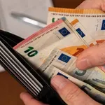 Unikredit: Domaćinstva u CIE pretežno ulažu u strane valute i depozite u bankama