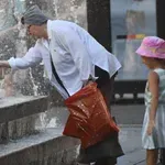 Smanjite unos kafe, izbegavajte kuvanje hrane… Batut objavio preporuke za zaštitu usled visokih temperatura