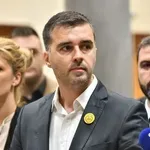 Odbornici Kreni-promeni pešice krenuli u protestni marš: Večeras tribina i razgovor sa građanima