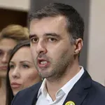 Manojlović: Vučić najavom pomilovanja pokazuje strah
