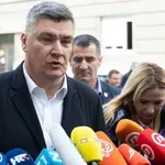 Milanović oduzima odlikovanja ratnom zločincu Glavašu koja mu je dodelio Tuđman